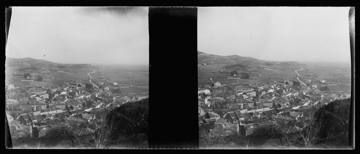 [Vue générale de de Fontaine-de-Vaucluse]