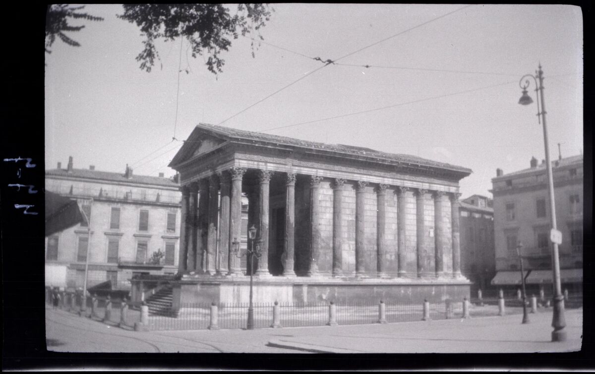 [La Maison Carrée à Nîmes]