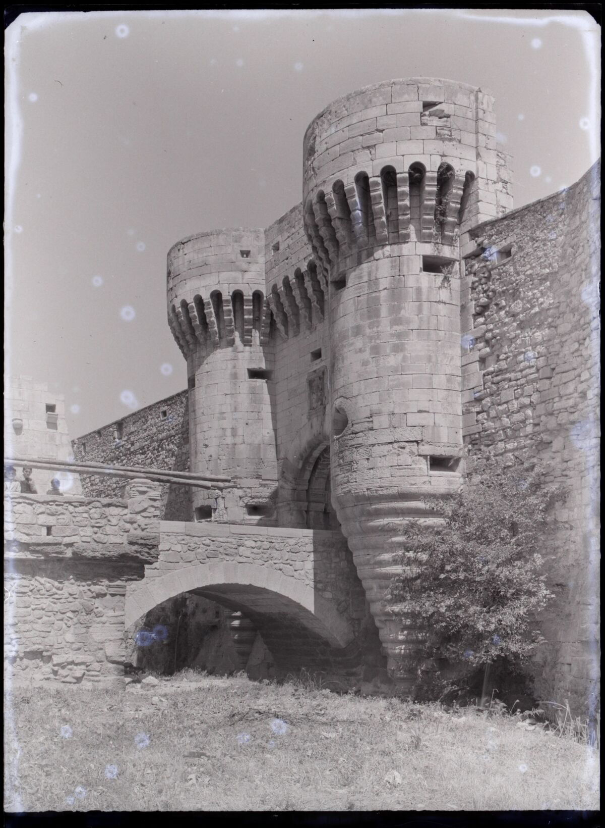 [Porte Notre-Dame à Pernes-les-Fontaines]