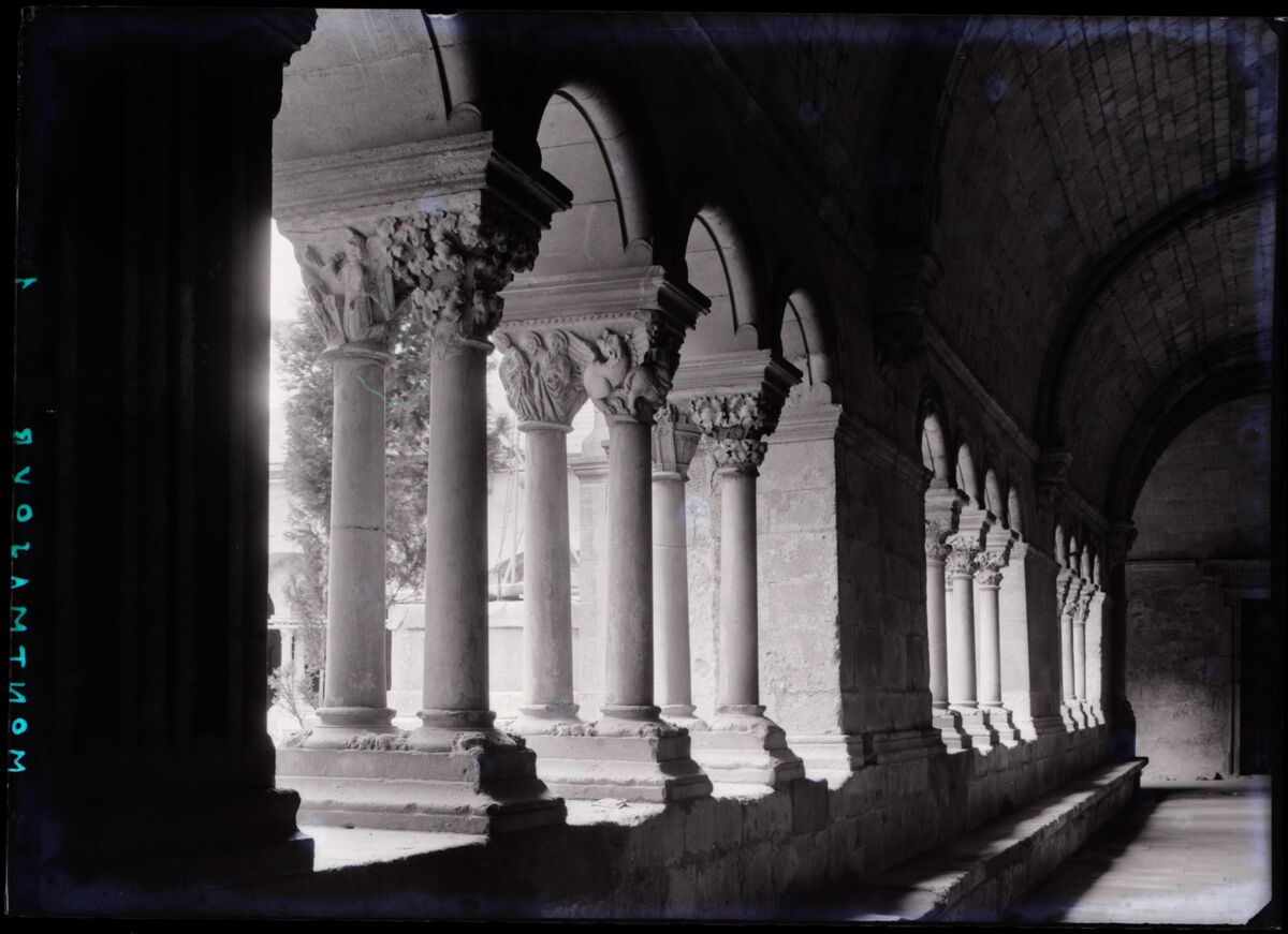 [Abbaye Saint-Pierre de Montmajour à Arles] : [cloître, galerie sud]