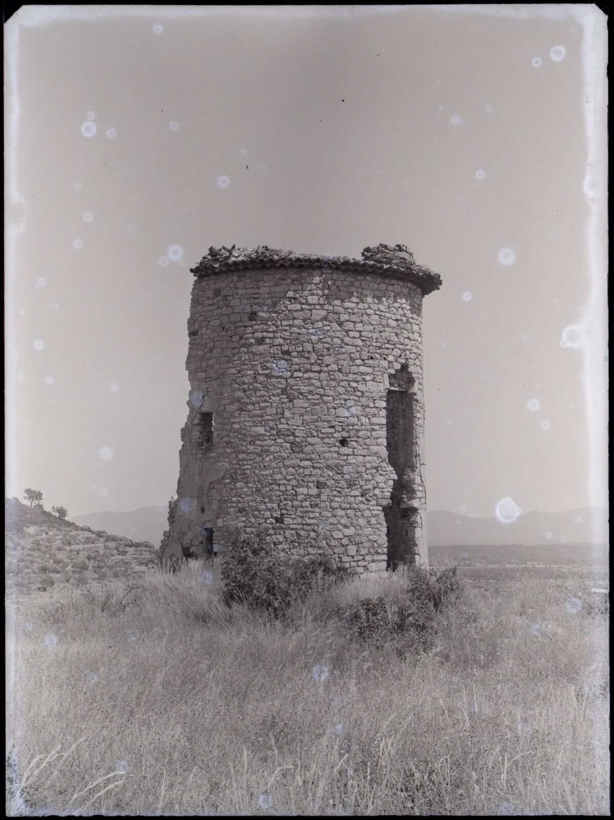 [Vestiges du château des Masques au Luc] : [colombier, en mauvais état]