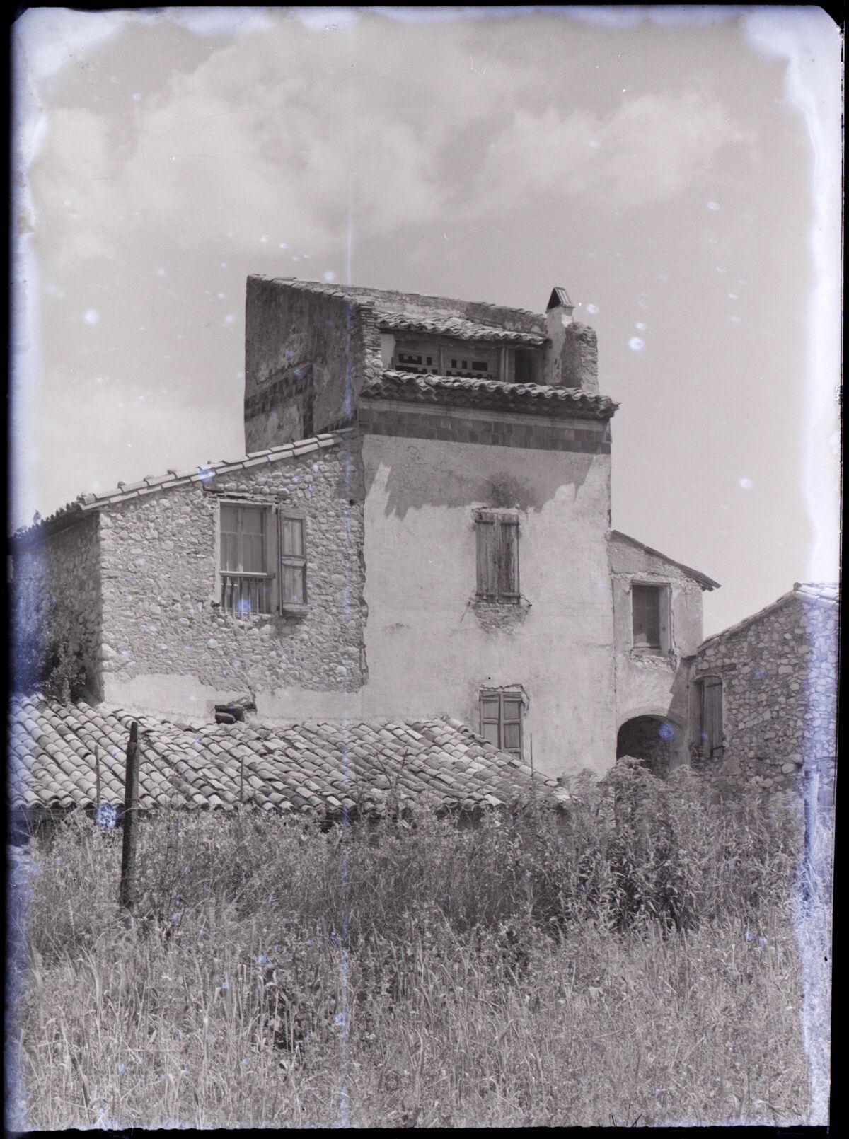 [Ferme Pont-Bernard à Ganagobie] : [colombier carré, toit à pente interrompue]