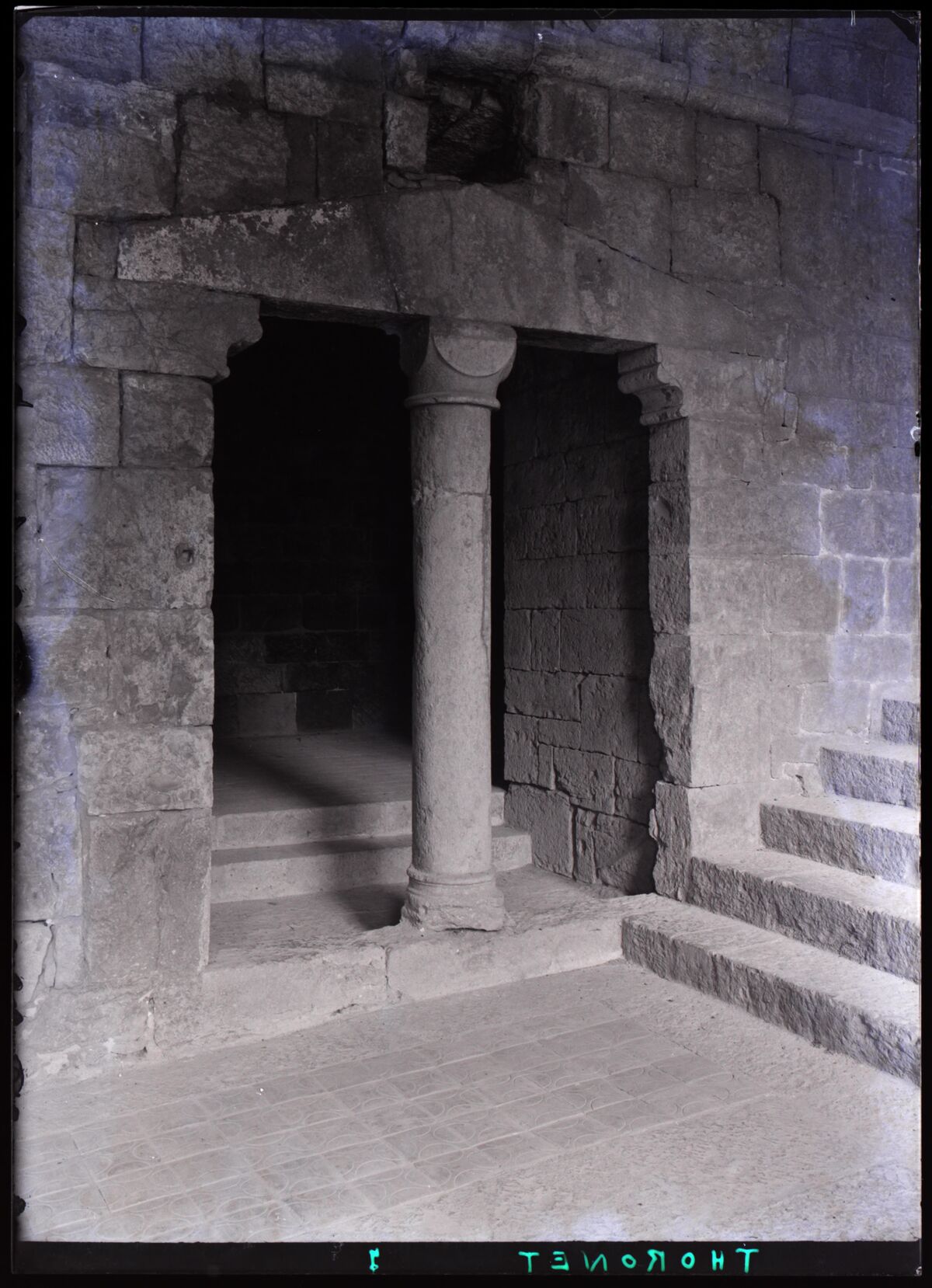 [Abbaye du Thoronet] : [armarium : la porte]