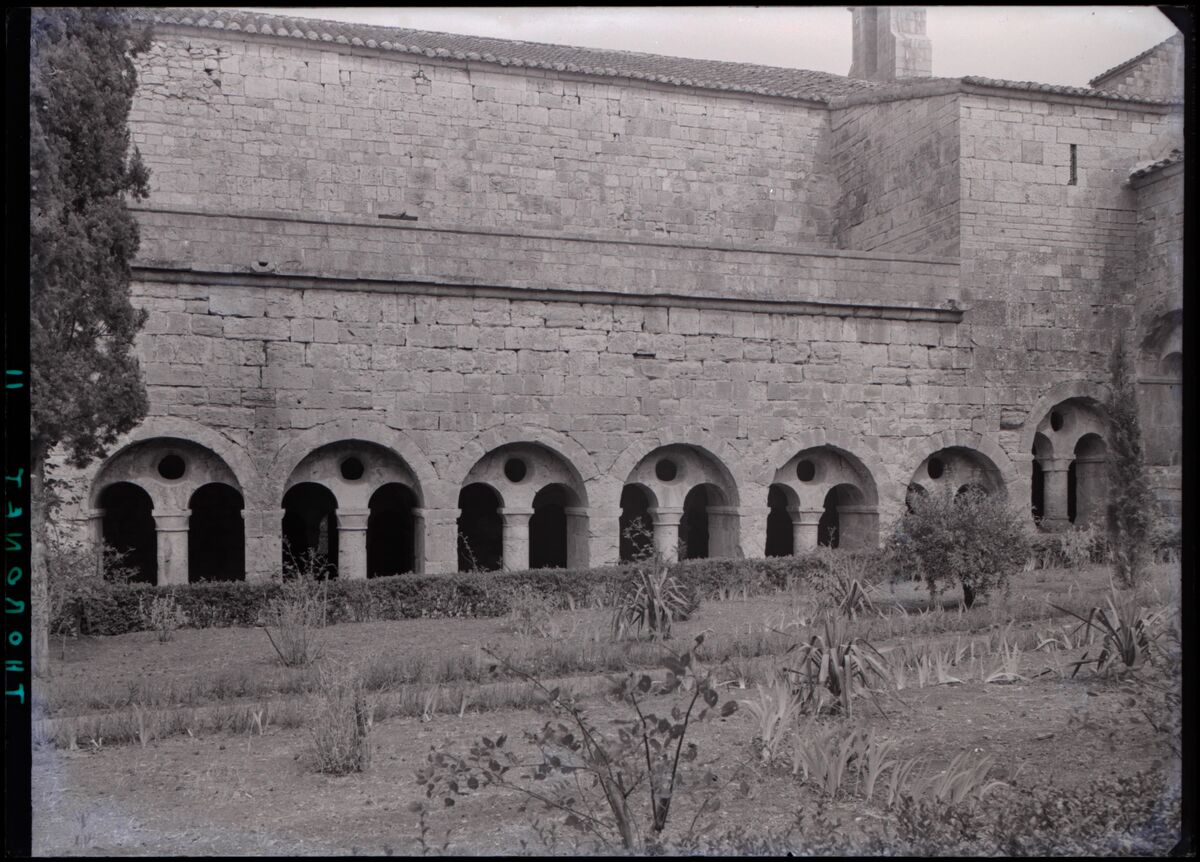 [Abbaye du Thoronet] : [cloître, galerie est]
