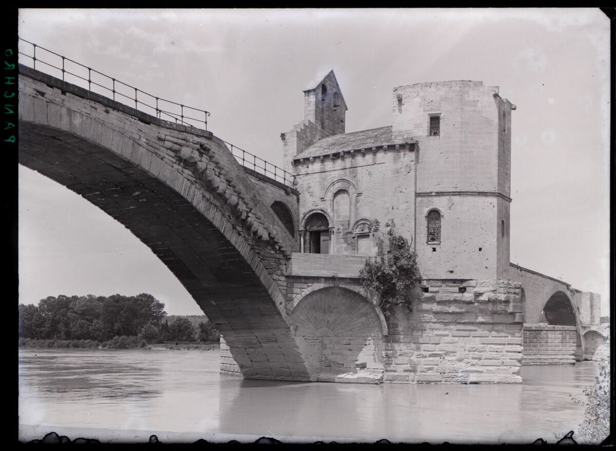 [Chapelle Saint-Nicolas du pont Saint-Bénézet à Avignon]