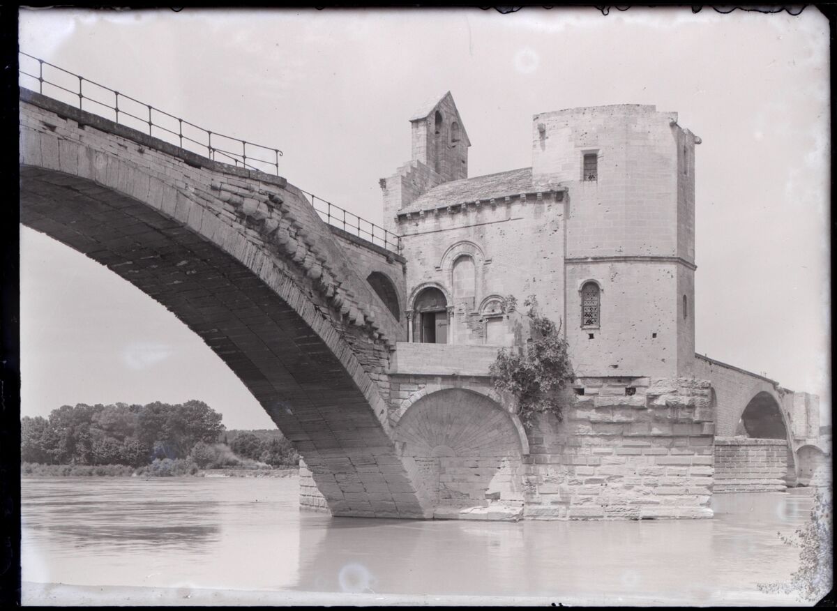 [Chapelle Saint-Nicolas du pont Saint-Bénézet à Avignon]