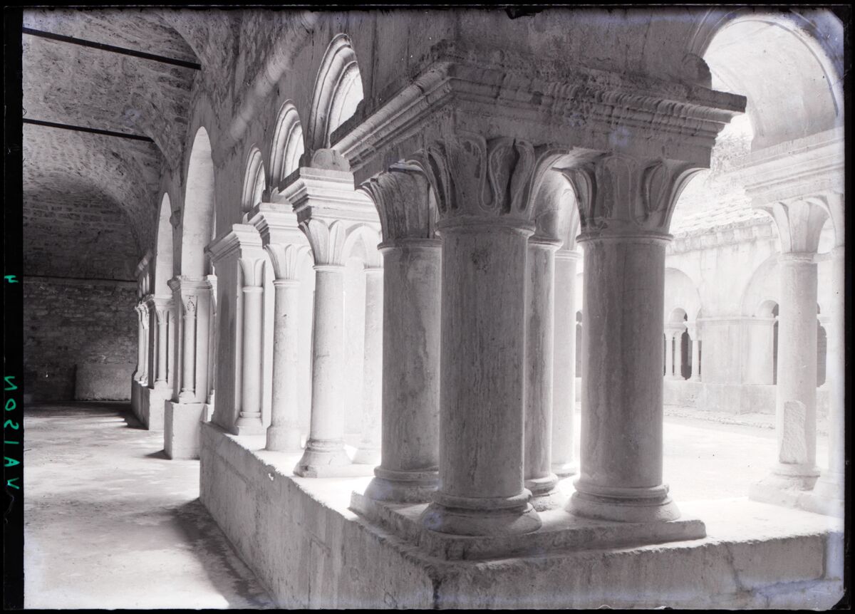 [Cathédrale Notre-Dame-de-Nazareth de Vaison à Vaison-la-Romaine] : [cloître, galerie nord]