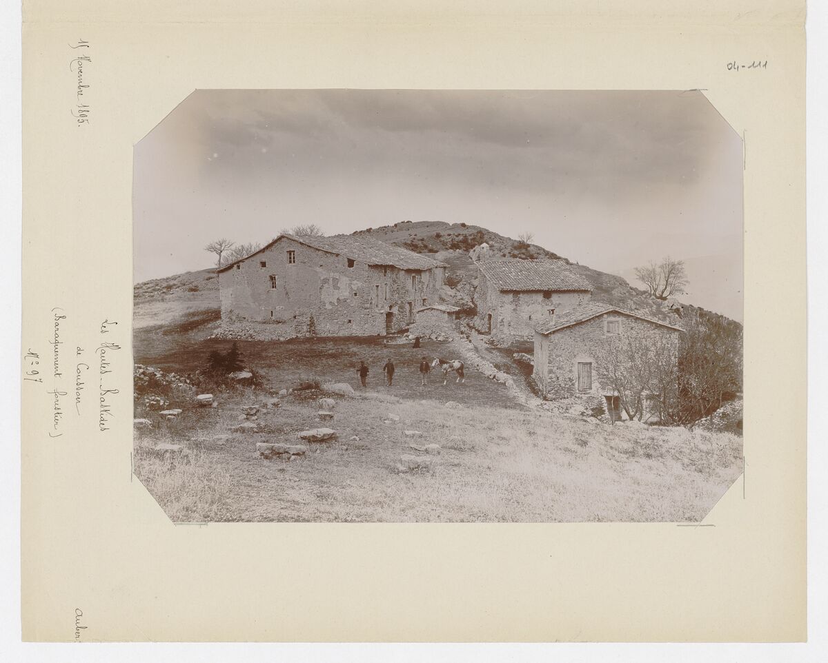 Hautes-bastides de Cousson (baraquements forestiers) / Aubert