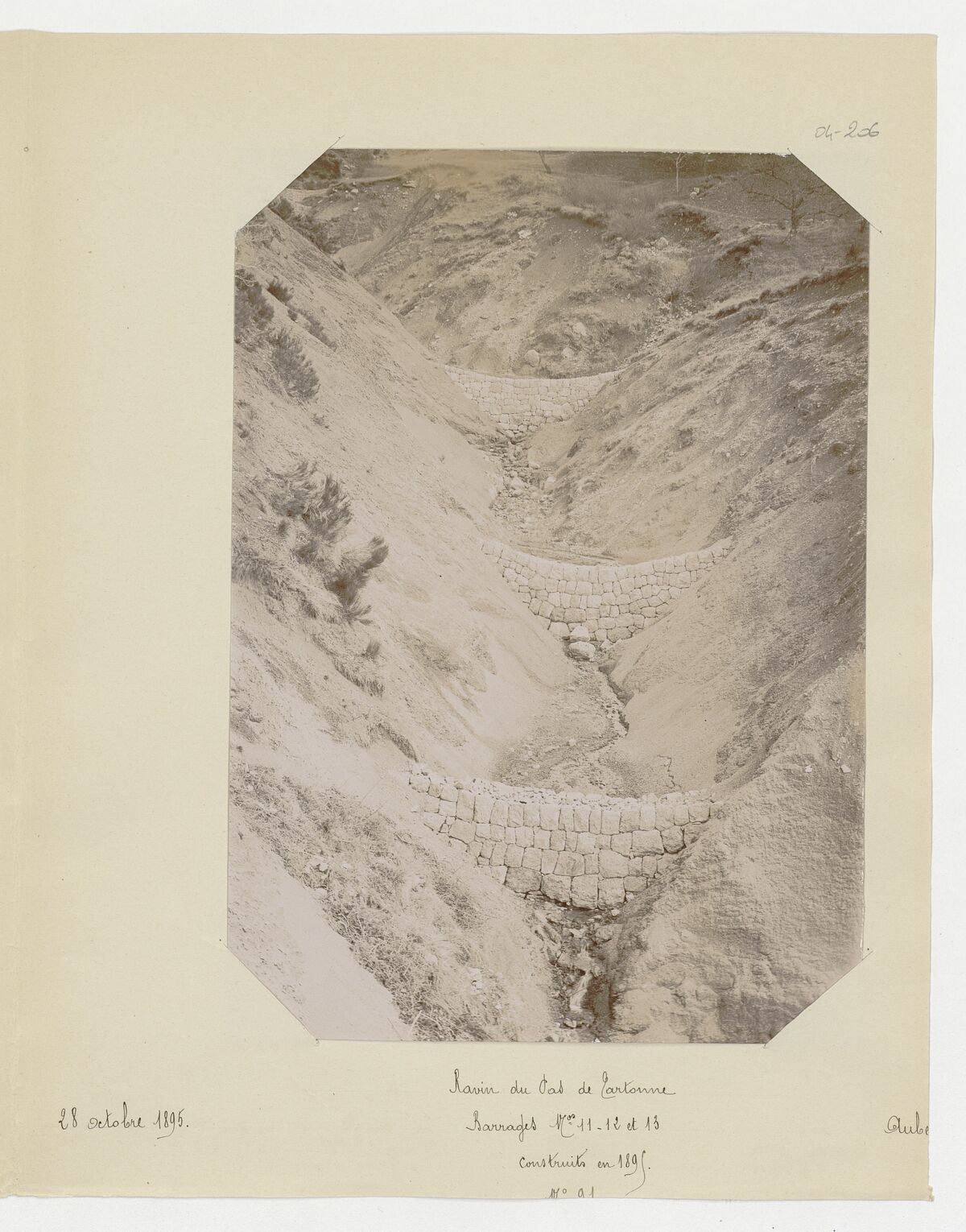 Ravin du pas de Tartonne (barre des Dourbes et ravin, barrages rustiques construits en 1895) / Aubert