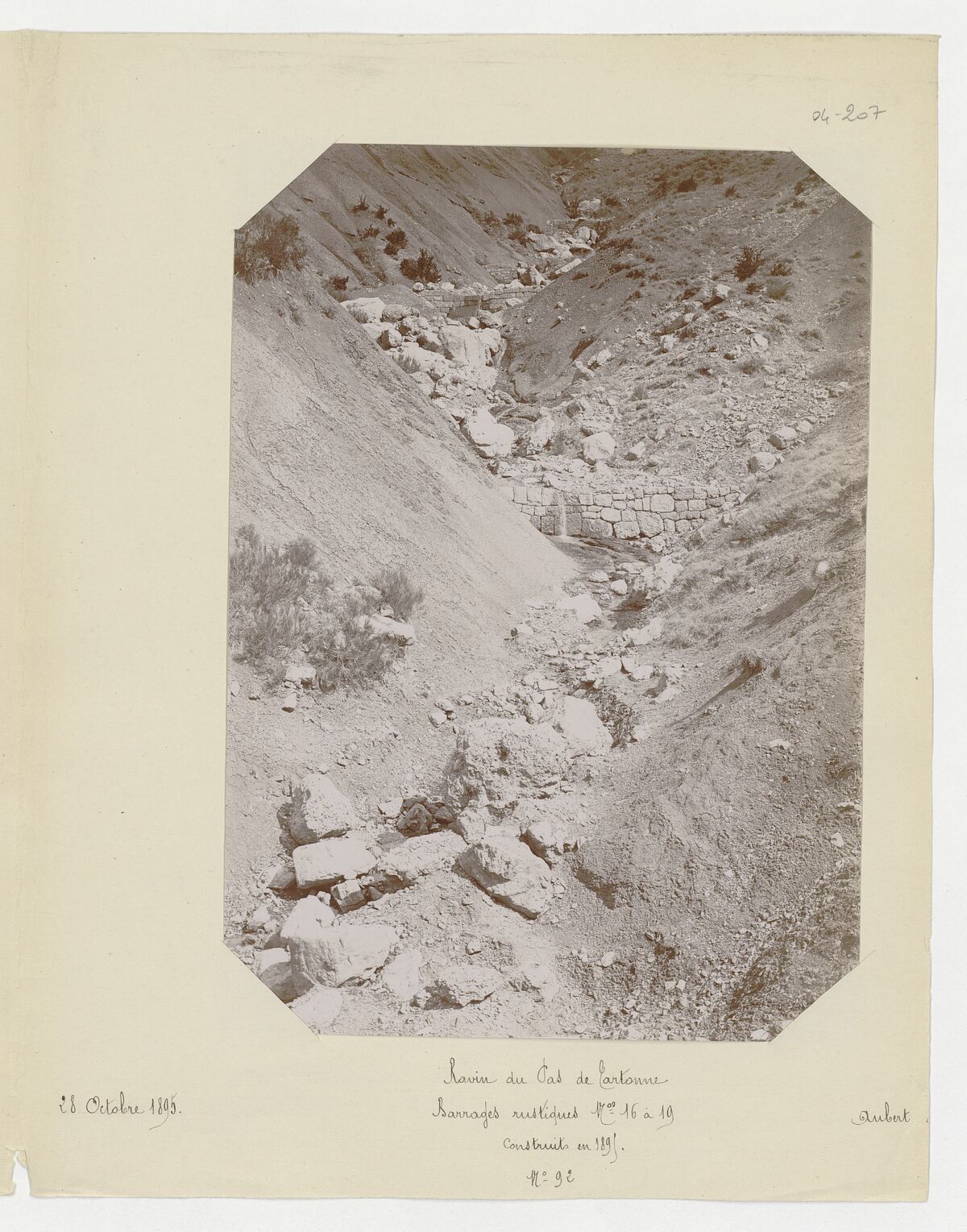Ravin du pas de Tartonne (barre des Dourbes et ravin, barrages rustiques construits en 1895) / Aubert