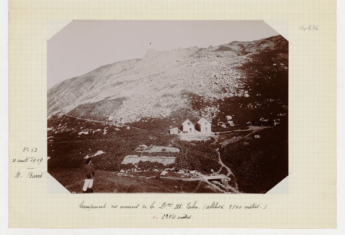 Quartier de Talon (baraques de bergers avant leur aménagement en gîte forestier, campement d'ouvriers) / Barré