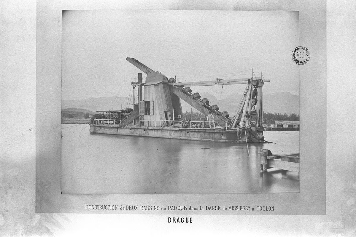 Port de Toulon : photographies des travaux et des machines pendant l'exécution. Construction de deux bassins de radoub dans la darse de Missiessy / [non identifié]