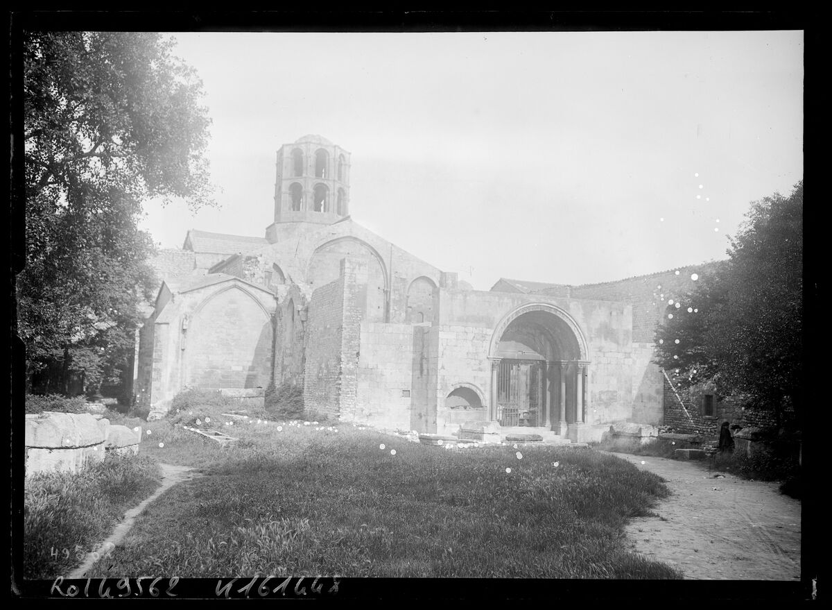 [Les Alyscamps à Arles] : [photographie de presse] / [Agence Rol]