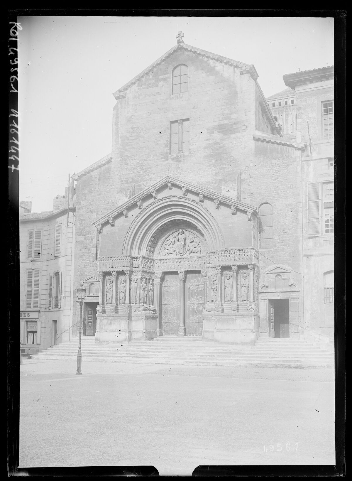 [Cathédrale Saint-Trophime à Arles] : [photographie de presse] / [Agence Rol]