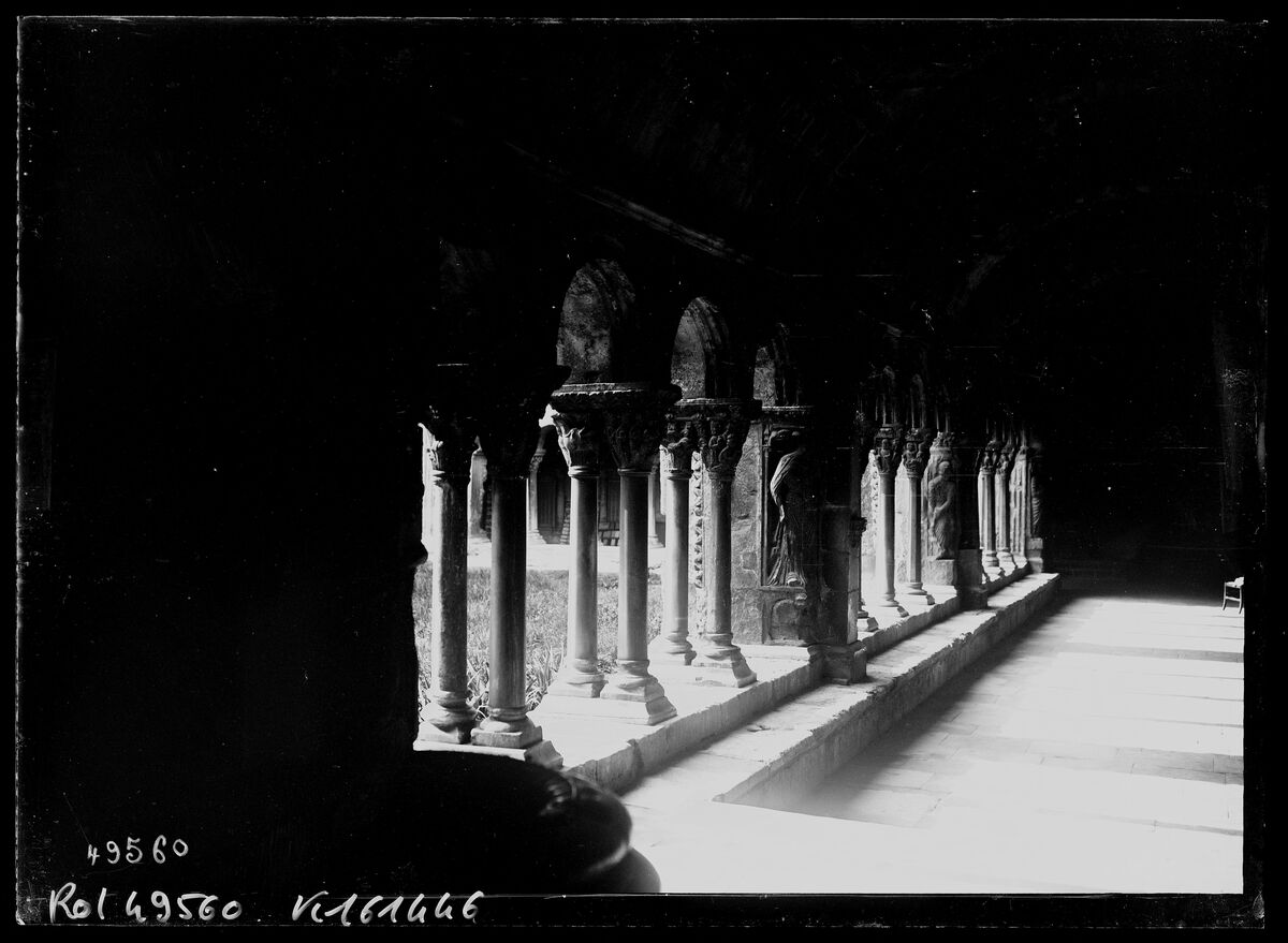 [Cloître de l'église Notre-Dame à Arles] : [photographie de presse] / [Agence Rol]