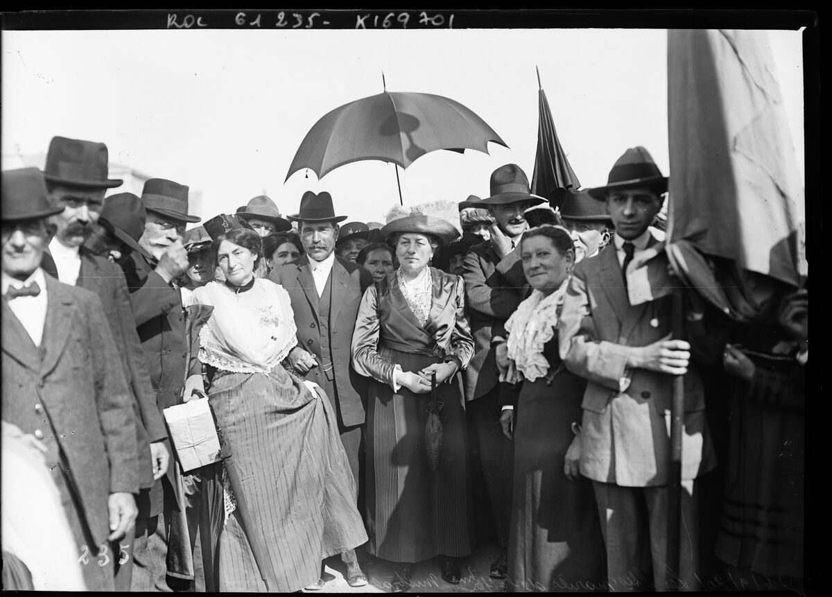 26/9/20, les Saintes Maries de la Mer, Madame Mistral [venue assiter à l'inauguration d'une statue de Mireille héroïne d'un poème de son défunt mari] : [photographie de presse] / [Agence Rol]