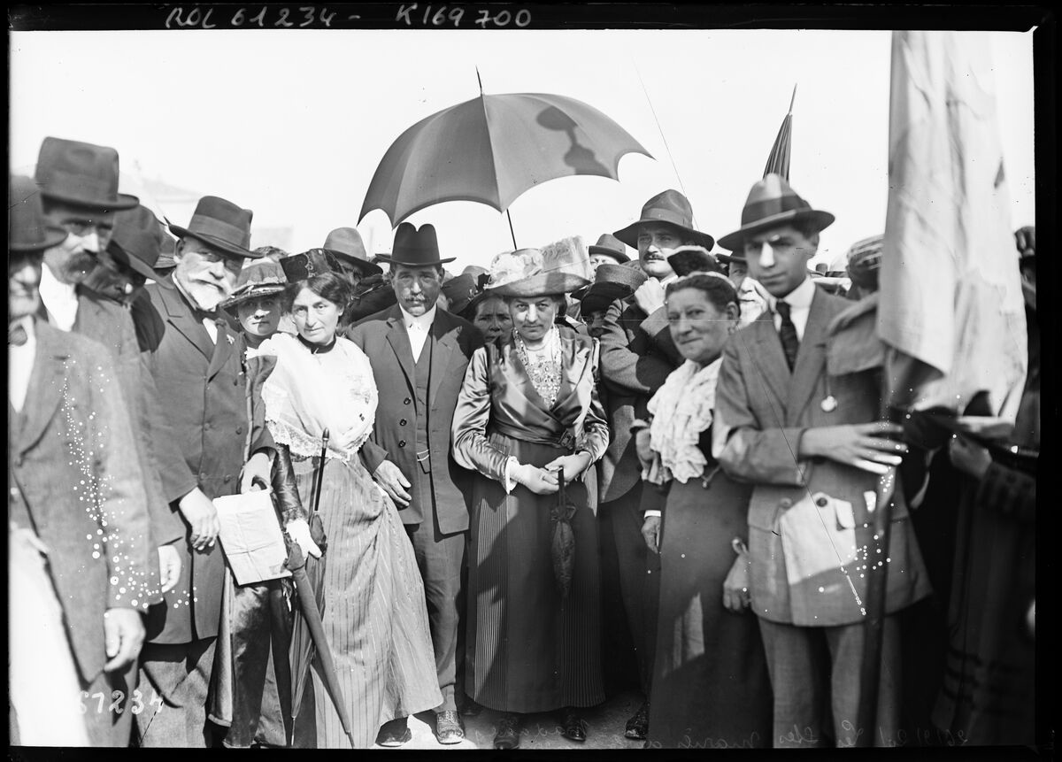 26/9/20, les Saintes Maries de la Mer, Madame Mistral [venue assiter à l'inauguration d'une statue de Mireille héroïne d'un poème de son défunt mari] : [photographie de presse] / [Agence Rol]
