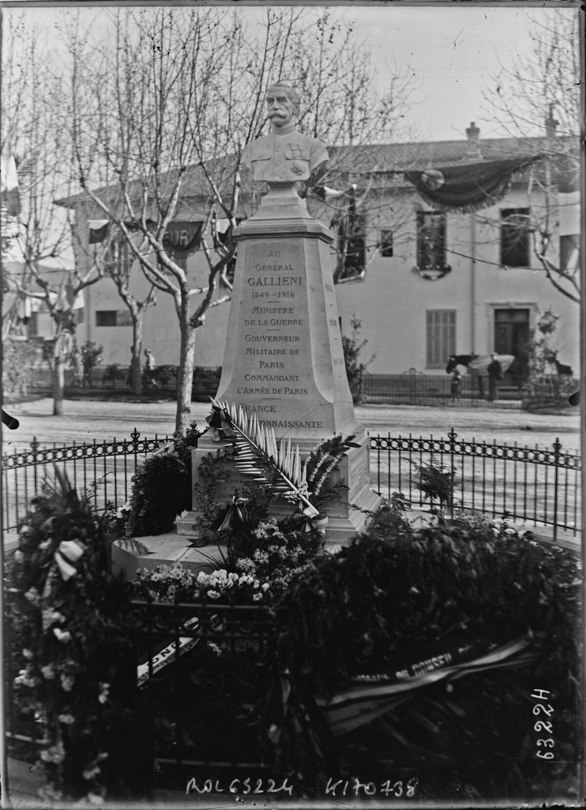 Le monument Galliéni à Saint-Raphaël [16/1/1921] : [photographie de presse] / [Agence Rol]