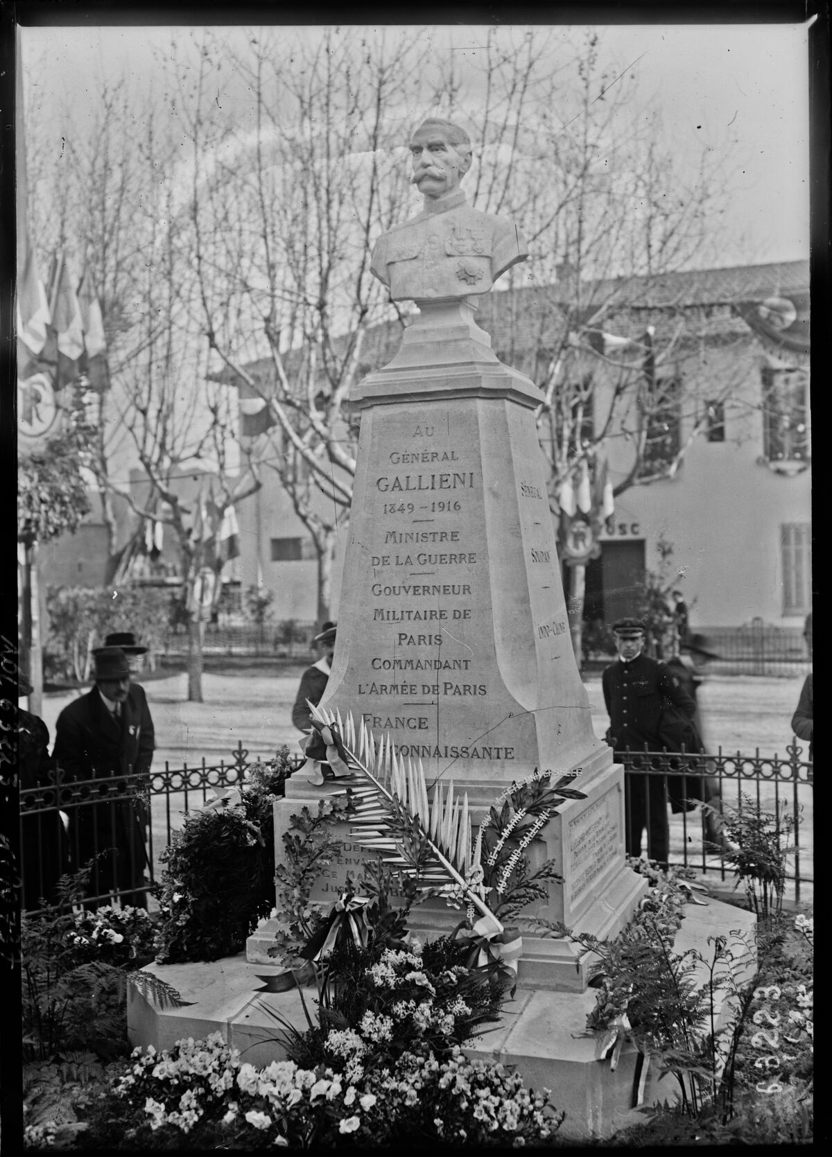 Le monument Galliéni à Saint-Raphaël [16/1/1921] : [photographie de presse] / [Agence Rol]
