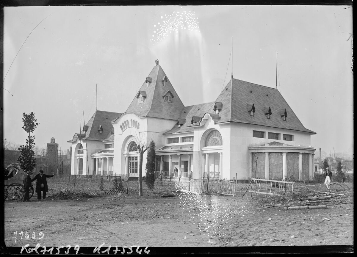 24-1-22, Marseille, exposition coloniale, [pavillon de] Madagascar : [photographie de presse] / [Agence Rol]