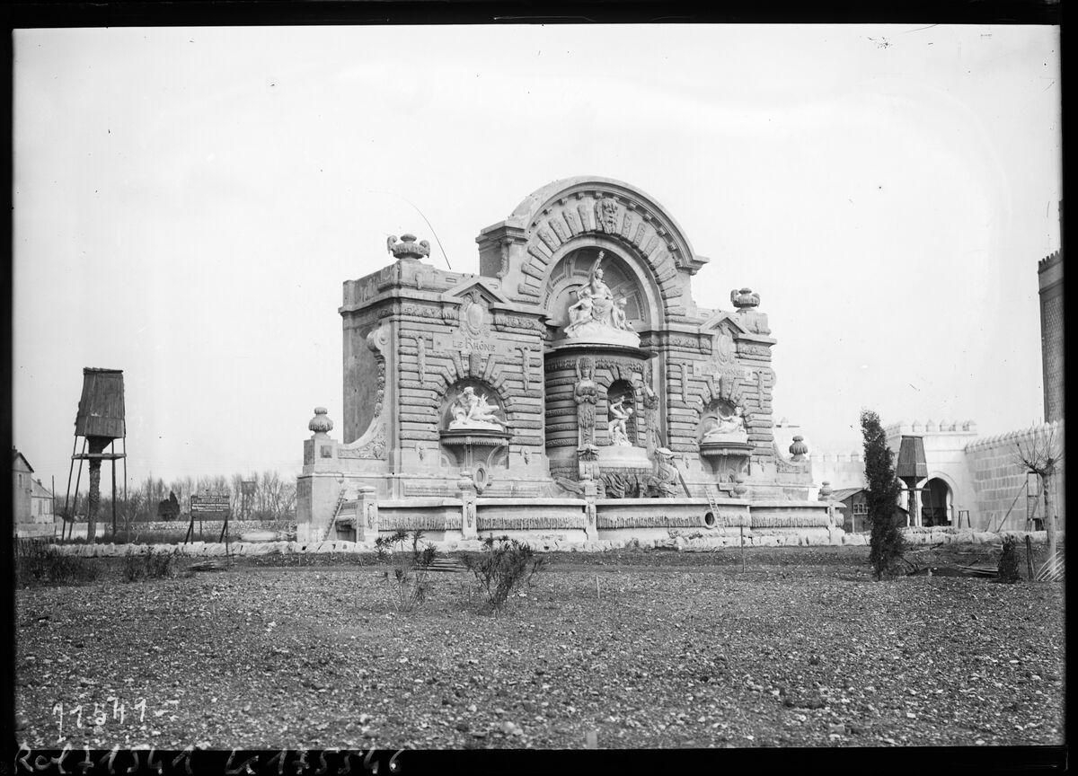 24-1-22, Marseille, exposition coloniale, le château d'eau [fontaine] : [photographie de presse] / [Agence Rol]