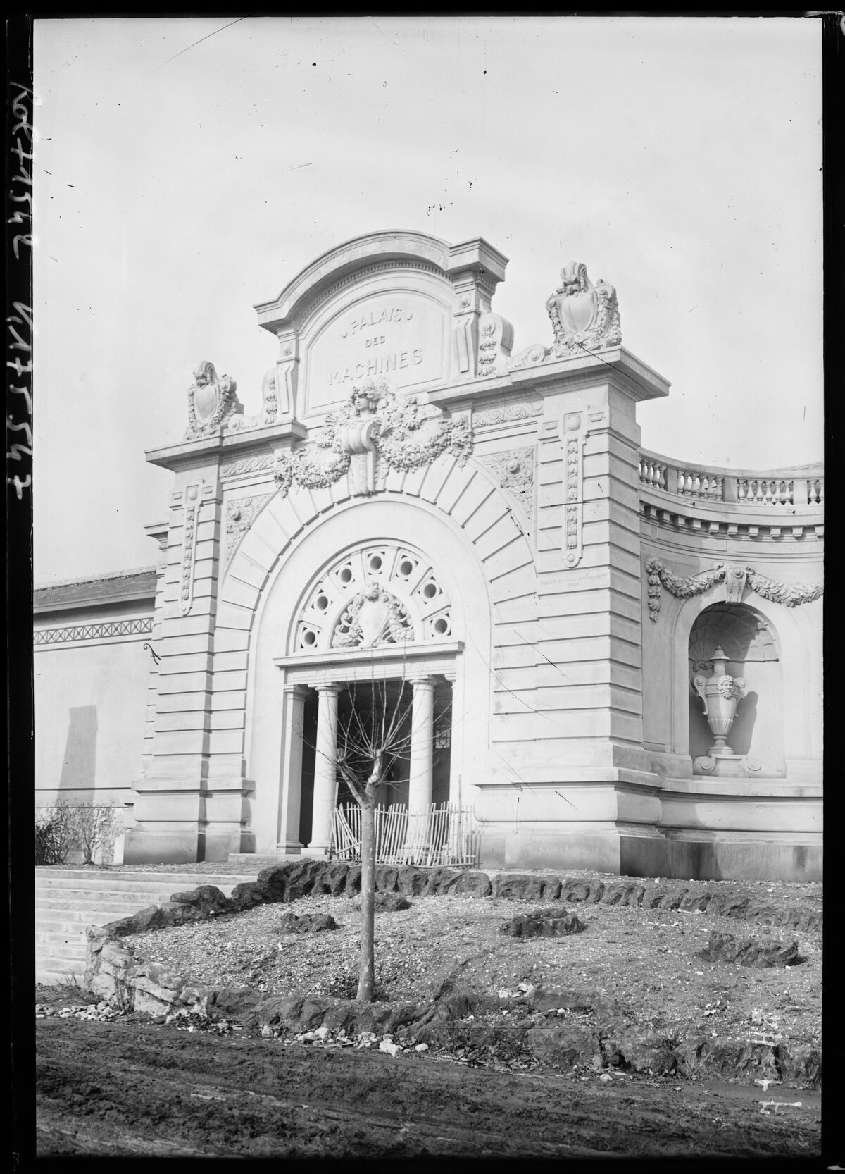 24-1-22, exposition coloniale de Marseille, Palais des machines : [photographie de presse] / [Agence Rol]