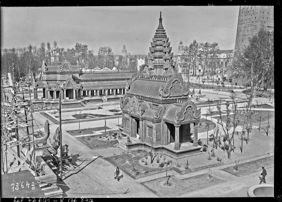 Marseille, exposition coloniale [village de l'Indochine] : [photographie de presse] / [Agence Rol]