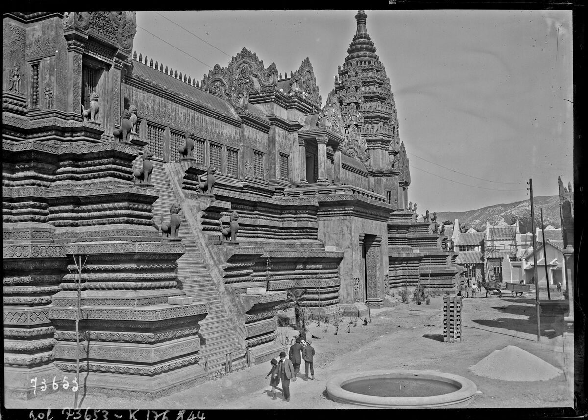 Exposition [coloniale] de Marseille, le palais de l'Indo-Chine [temple d'Angkor] : [photographie de presse] / [Agence Rol]