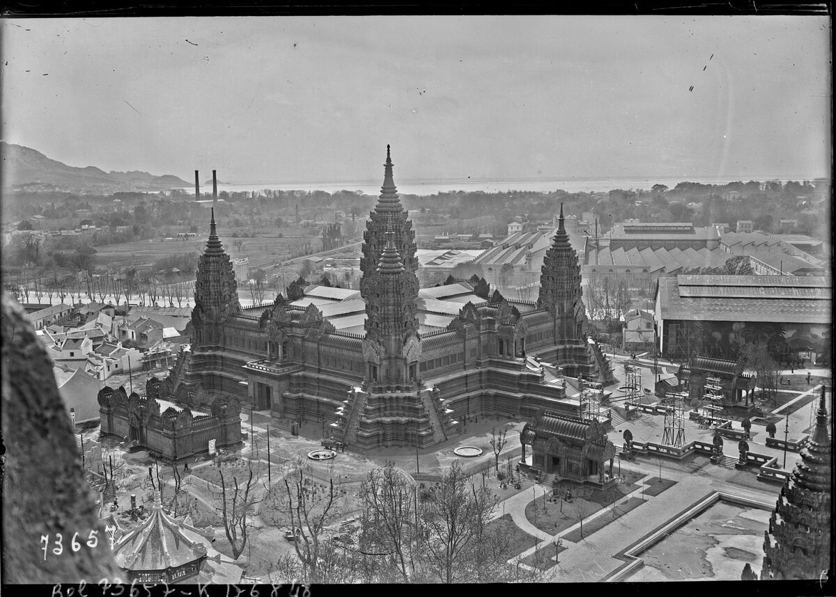 Marseille exposition [coloniale], pavillon de l'Indo-Chine [en construction] : [photographie de presse] / [Agence Rol]