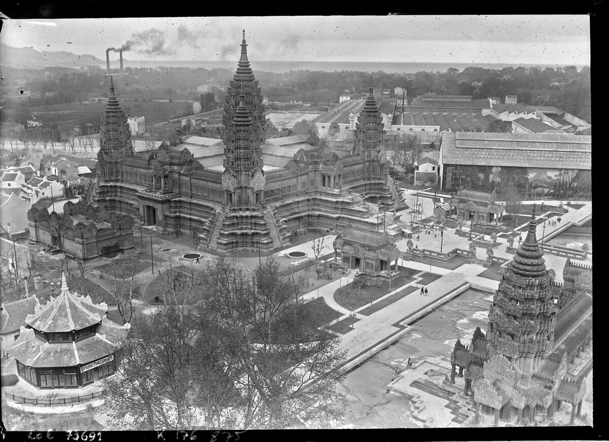 16/4/22, exposition [coloniale] de Marseille, l'Indo-Chine [vue générale des pavillons le jour de l'inauguration] : [photographie de presse] / [Agence Rol]