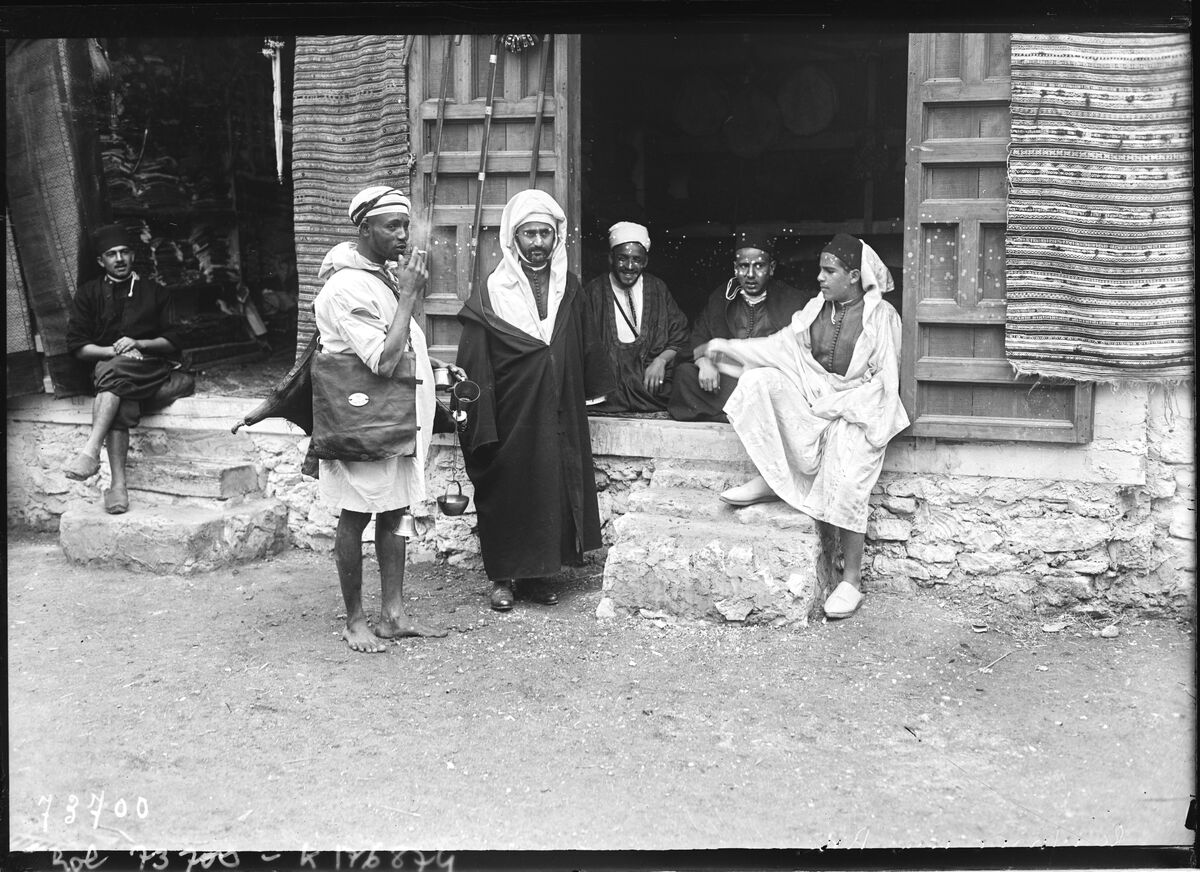 16/4/22, exposition [coloniale] de Marseille, le Maroc, une rue [du village] : [photographie de presse] / [Agence Rol]