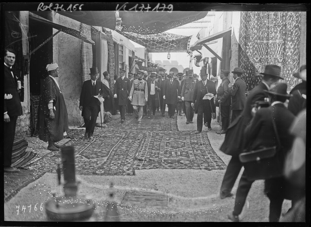 7/5/22, Marseille, M. Millerand au village tunisien, à l'exposition coloniale : [photographie de presse] / [Agence Rol]