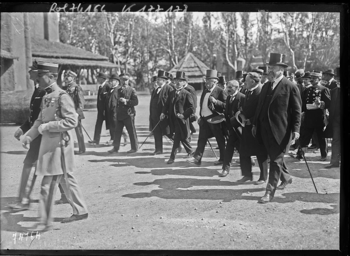 7/5/22, Marseille, M. Millerand à l'exposition coloniale (Afrique occidentale) : [photographie de presse] / [Agence Rol]