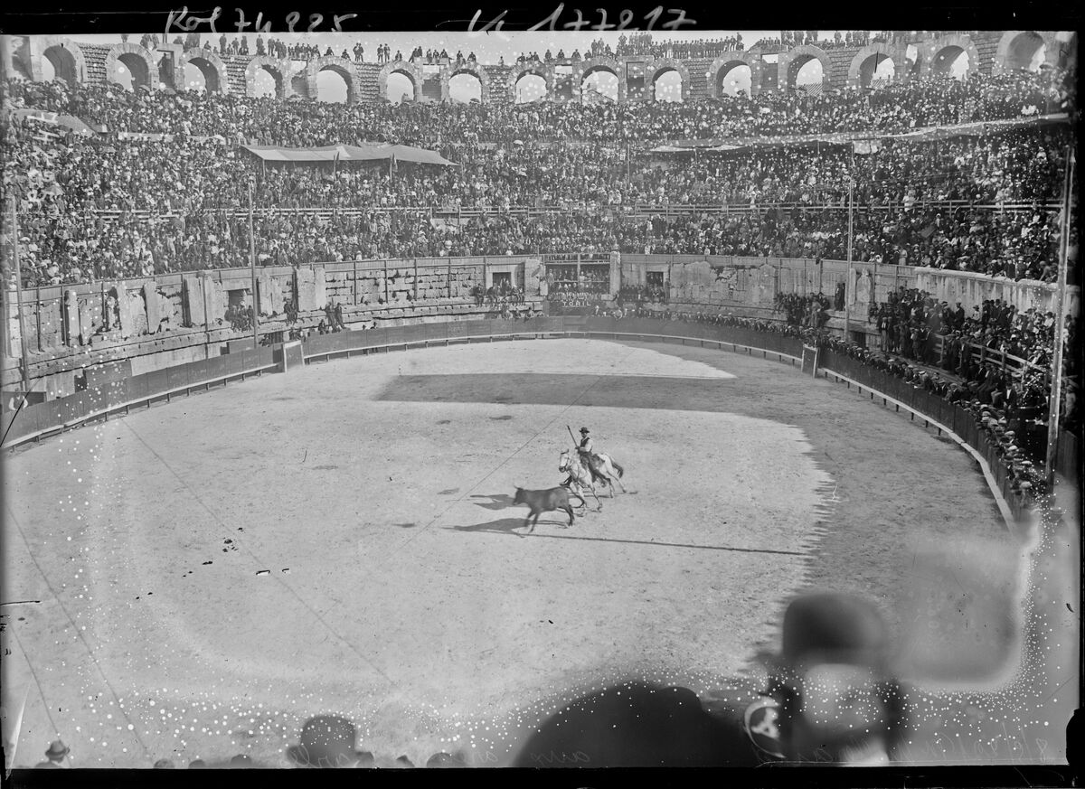 8/5/22, M. Millerand aux arènes d'Arles [lors de son voyage présidentiel] : [photographie de presse] / [Agence Rol]