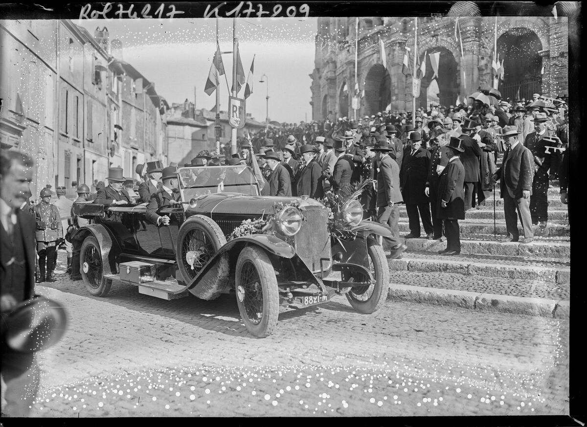 8/5/22, M. Millerand à la sortie des arènes d'Arles [lors de son voyage présidentiel] : [photographie de presse] / [Agence Rol]