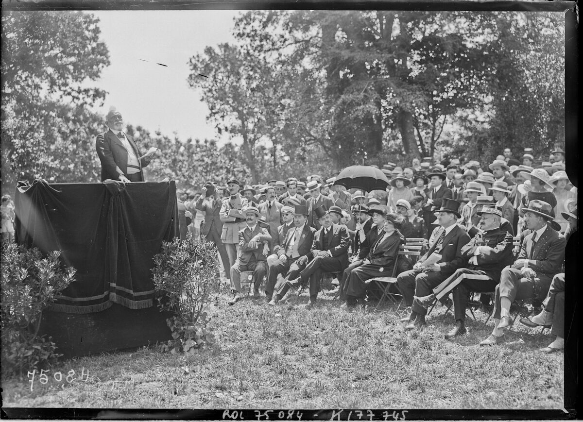 5/6/22, Marseille, inauguration du monument Jean Bouin, discours du maire de Marseille : [photographie de presse] / [Agence Rol]