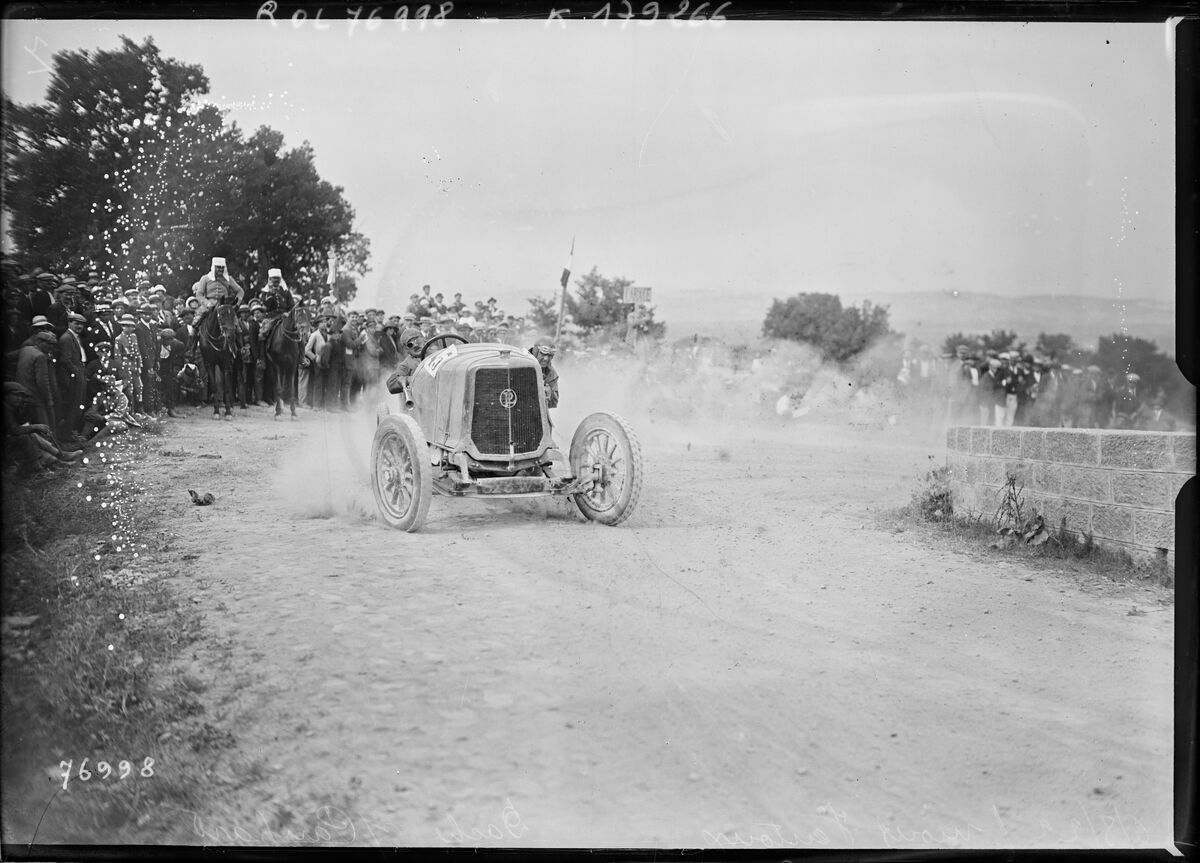 6/8/22, Mont Ventoux, Dache sur Panhard [voitures de course] : [photographie de presse] / [Agence Rol]