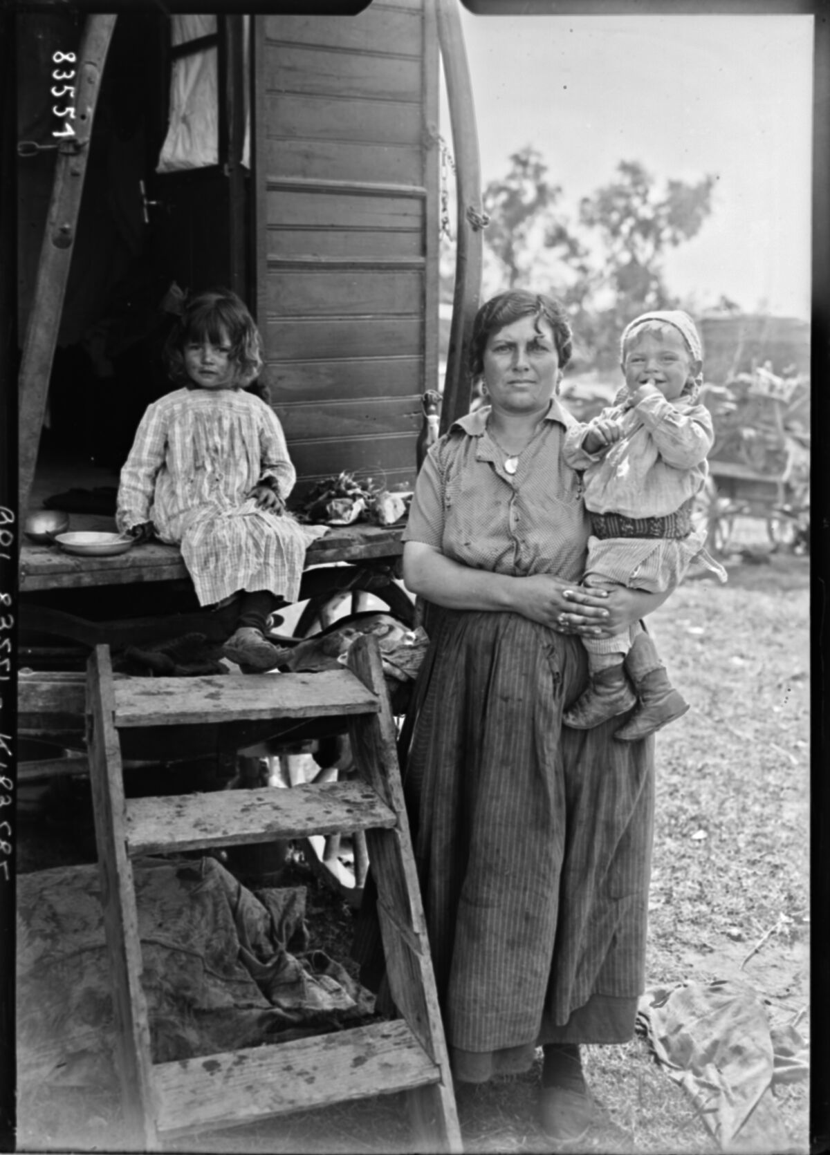 [Portrait de gitans, pèlerinage des Saintes-Maries-de-la-Mer, 23-25 mai 1923] : [photographie de presse] / [Agence Rol]