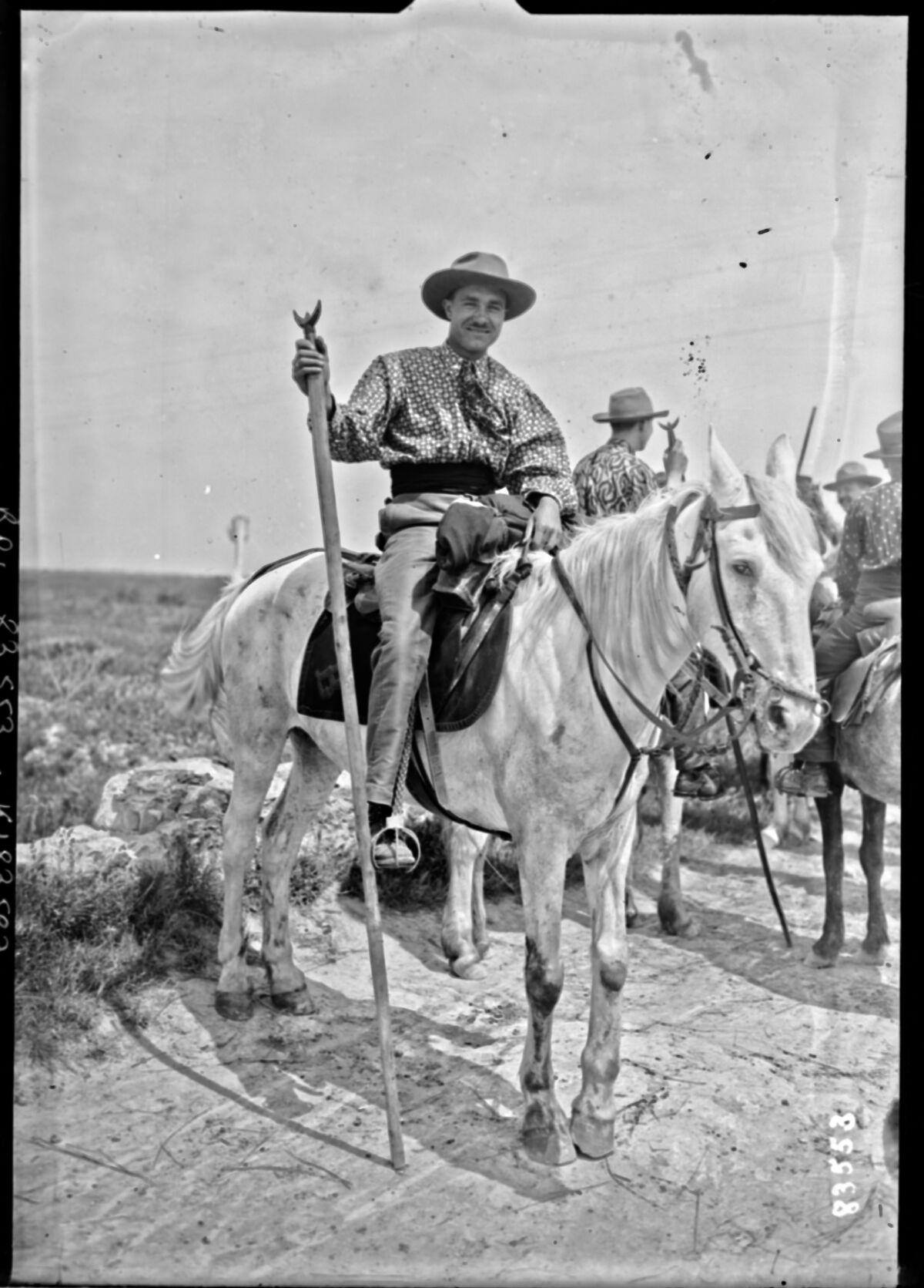 [Portrait d'un gardian, près des Saintes-Maries-de-la-Mer, 24 mai 1923] : [photographie de presse] / [Agence Rol]