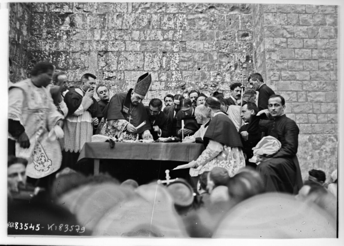 [Pèlerinage des Saintes-Maries-de-la-Mer, cérémonie présidée par Mgr Rivière, le 24 mai 1923] : [photographie de presse] / [Agence Rol]