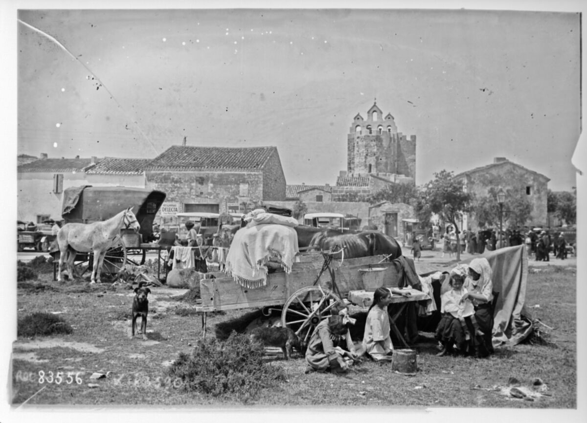 [Pèlerinage des Saintes-Maries-de-la-Mer, campement de gitans, 23-25 mai 1923] : [photographie de presse] / [Agence Rol]