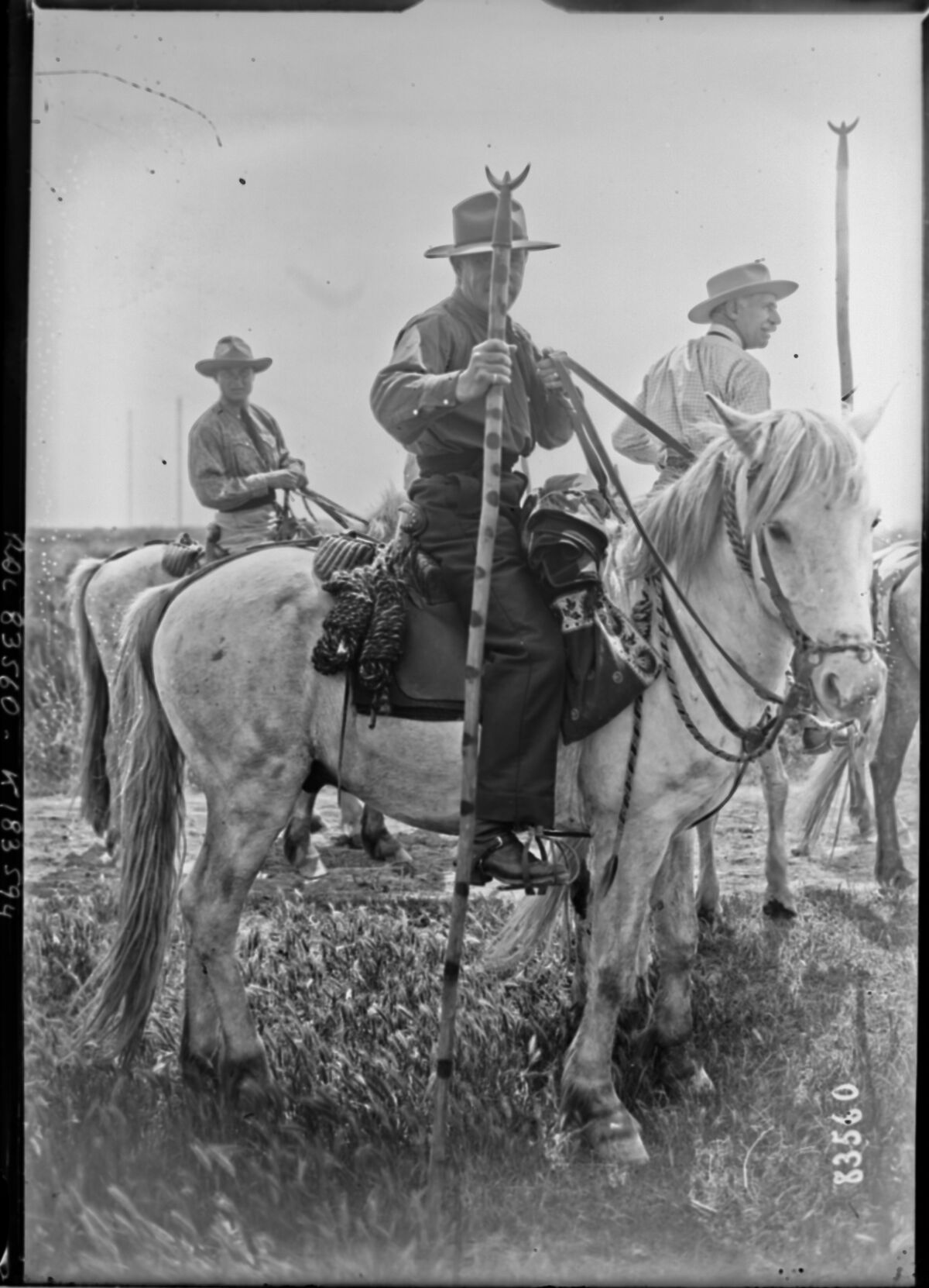 [Gardians, près des Saintes-Maries-de-la-Mer, 24 mai 1923] : [photographie de presse] / [Agence Rol]
