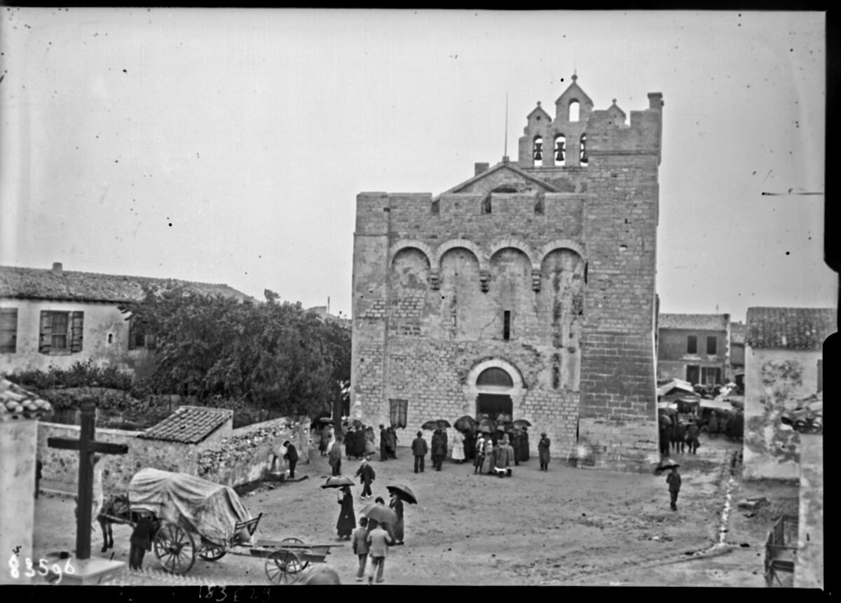 Basilique aux Saintes Maries de la Mer [le 25 mai 1923] : [photographie de presse] / [Agence Rol]