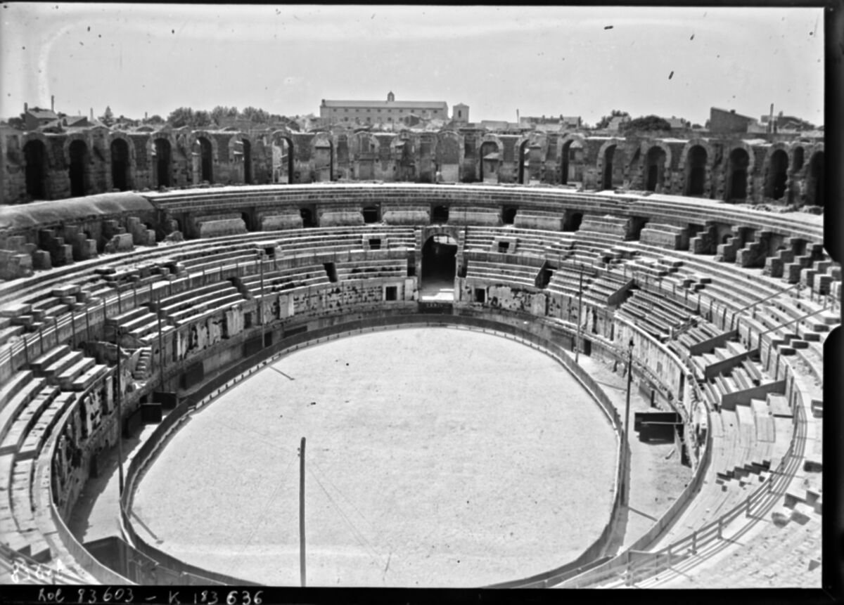 Arles, les arènes : [photographie de presse] / [Agence Rol]