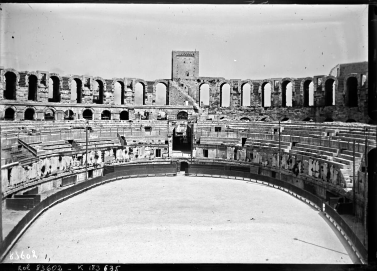 Arles, les arènes : [photographie de presse] / [Agence Rol]
