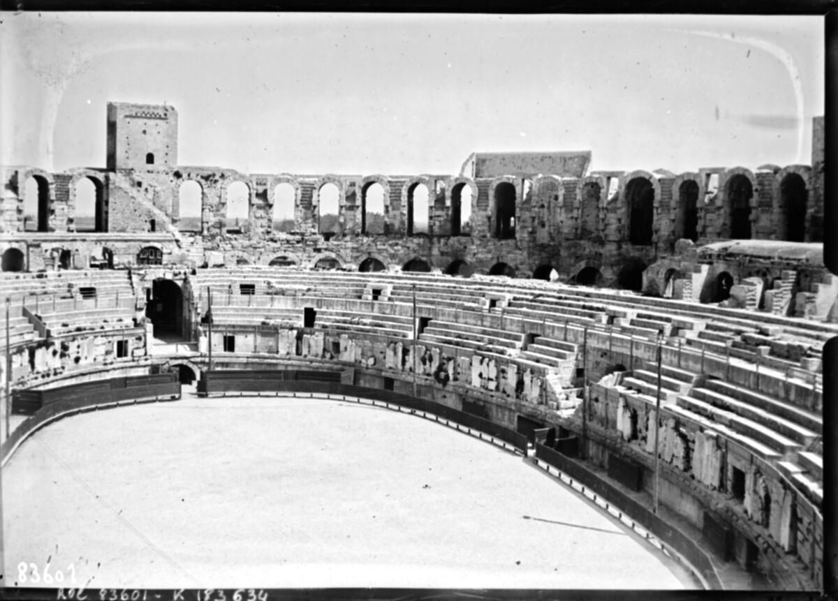 Arles, les arènes : [photographie de presse] / [Agence Rol]