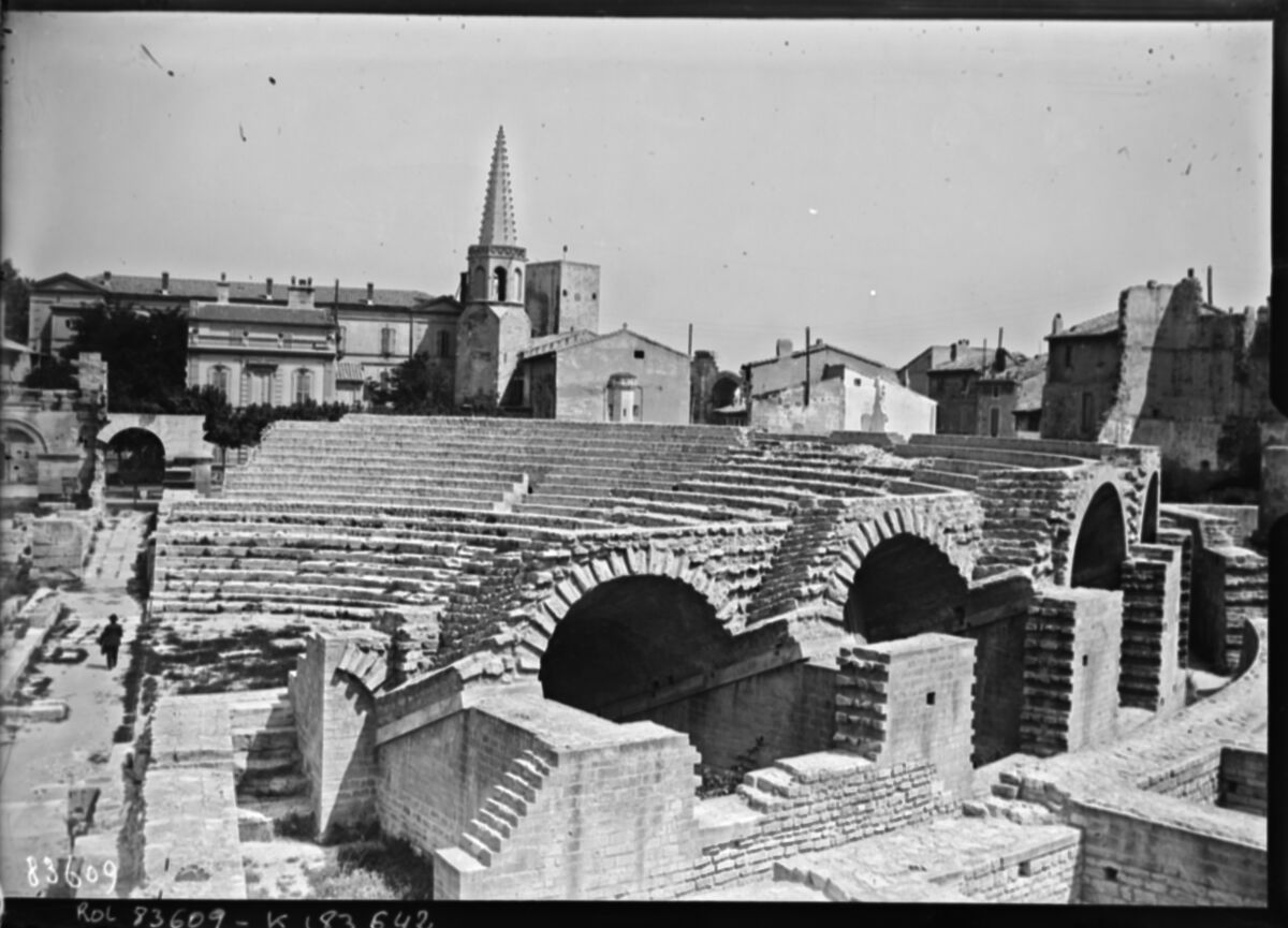 Arles, le théâtre antique : [photographie de presse] / [Agence Rol]