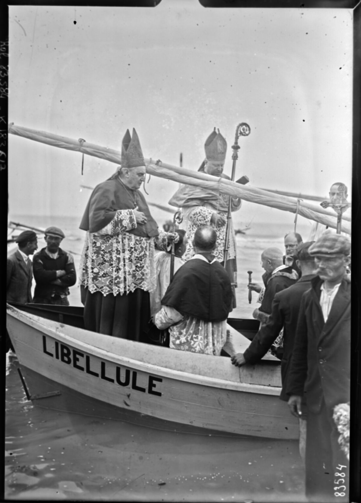 25-5-23, Saintes Maries de la Mer [la bénédiction de la mer, cérémonie présidée par Mgr Rivière] : [photographie de presse] / [Agence Rol]
