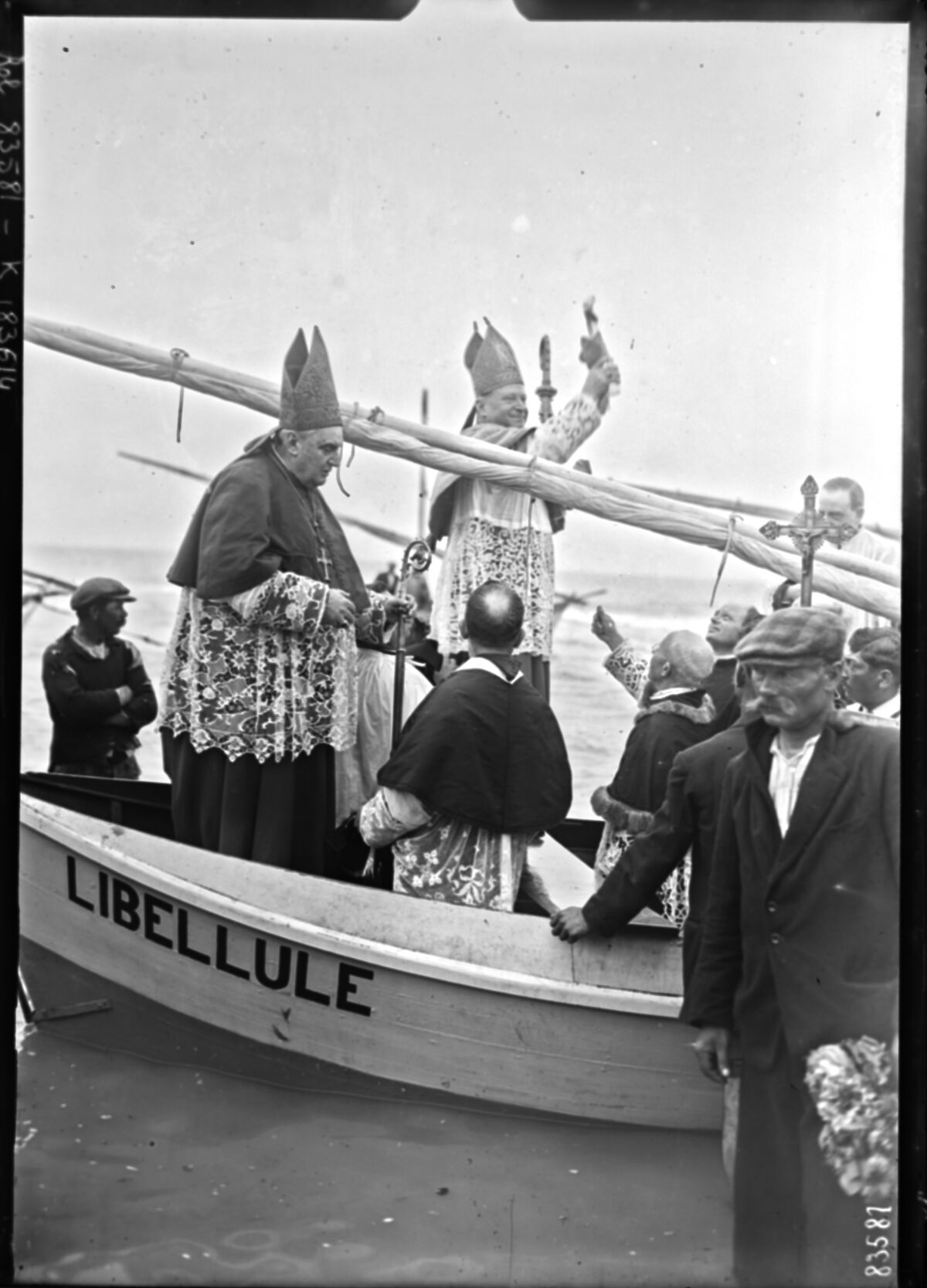25-5-23, Saintes Maries de la Mer [la bénédiction de la mer, cérémonie présidée par Mgr Rivière] : [photographie de presse] / [Agence Rol]
