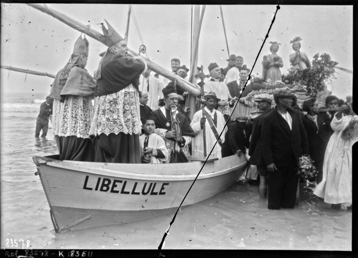 25-5-23, Saintes Maries de la Mer [la bénédiction de la mer, cérémonie présidée par Mgr Rivière] : [photographie de presse] / [Agence Rol]